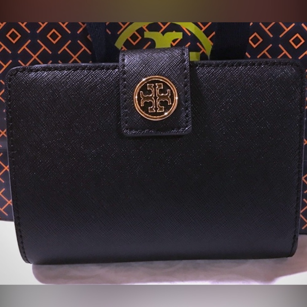 Tory Burch wallet